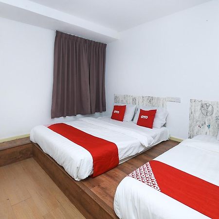 Oyo 90820 River Inn Miri Εξωτερικό φωτογραφία