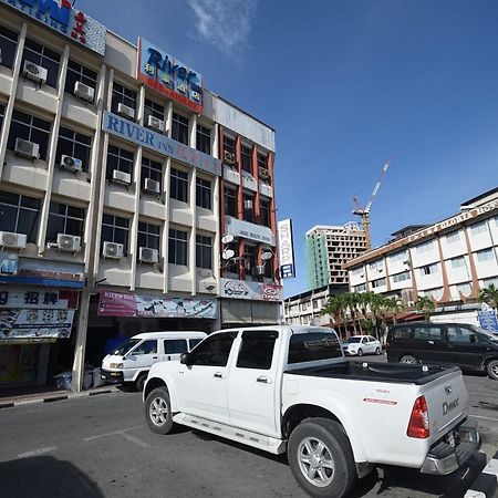 Oyo 90820 River Inn Miri Εξωτερικό φωτογραφία